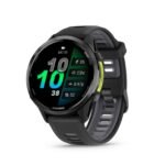 Garmin® Forerunner® 970, Premium GPS Running und Triathlon Smartwatch, AMOLED-Display, integrierte LED-Taschenlampe, Titan mit Whitestone-Gehäuse und Whitestone/Translucent Amp Yellow Band