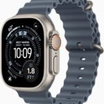 Apple Watch Ultra 3 [GPS + Cellular, 49mm] Titangehäuse Natur mit Ocean Armband Maritimblau (Generalüberholt)
